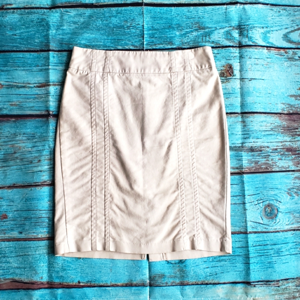 🌺 4/$20 Willi Smith ecru bone neutral pencil skirt size 2